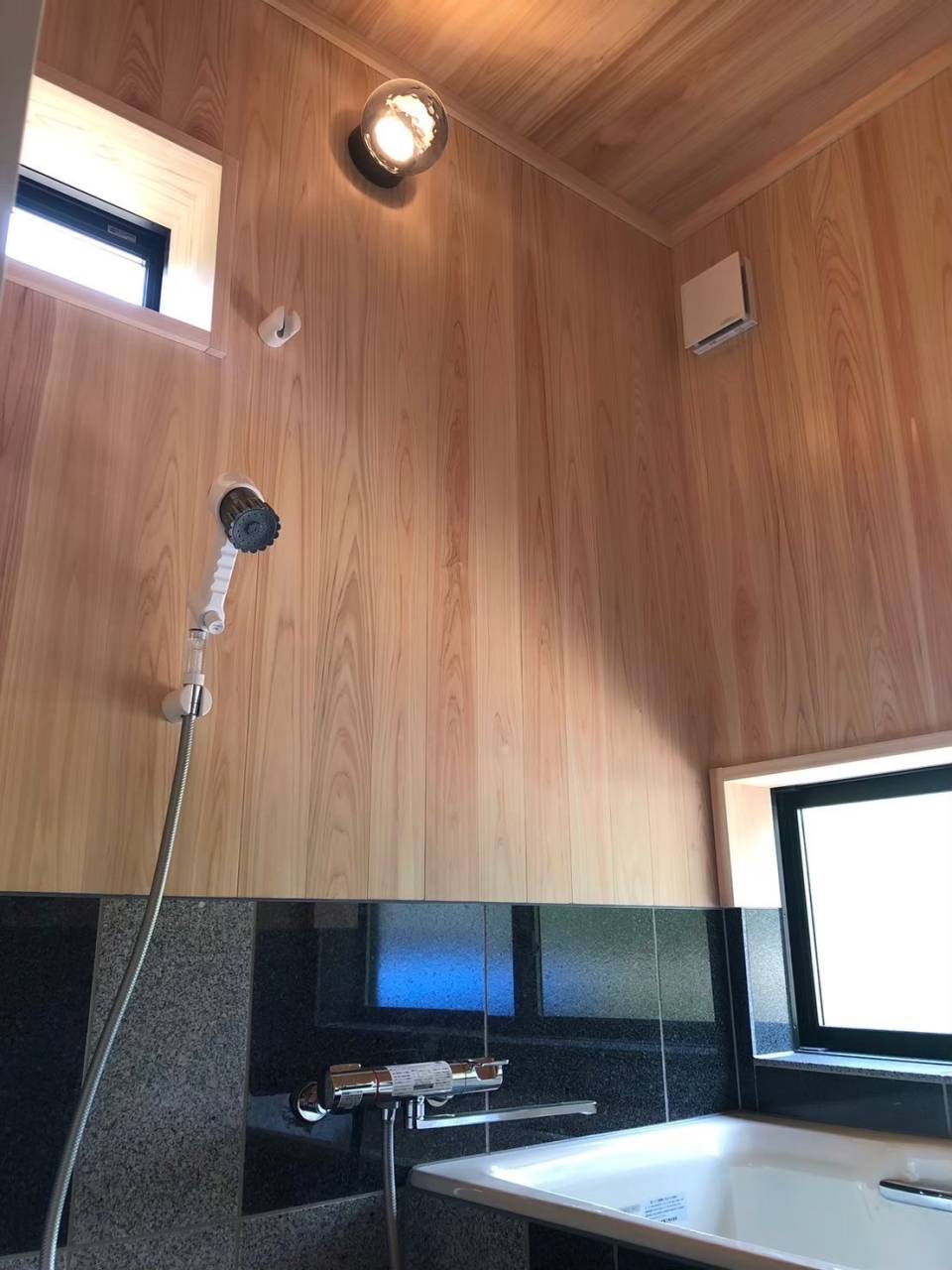 「木」と「ガルバリウム」<br />ナチュラルモダンな木の家