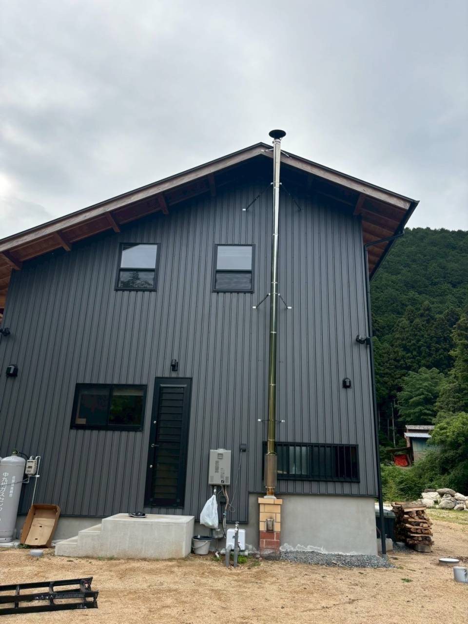 「木」と「ガルバリウム」<br />ナチュラルモダンな木の家