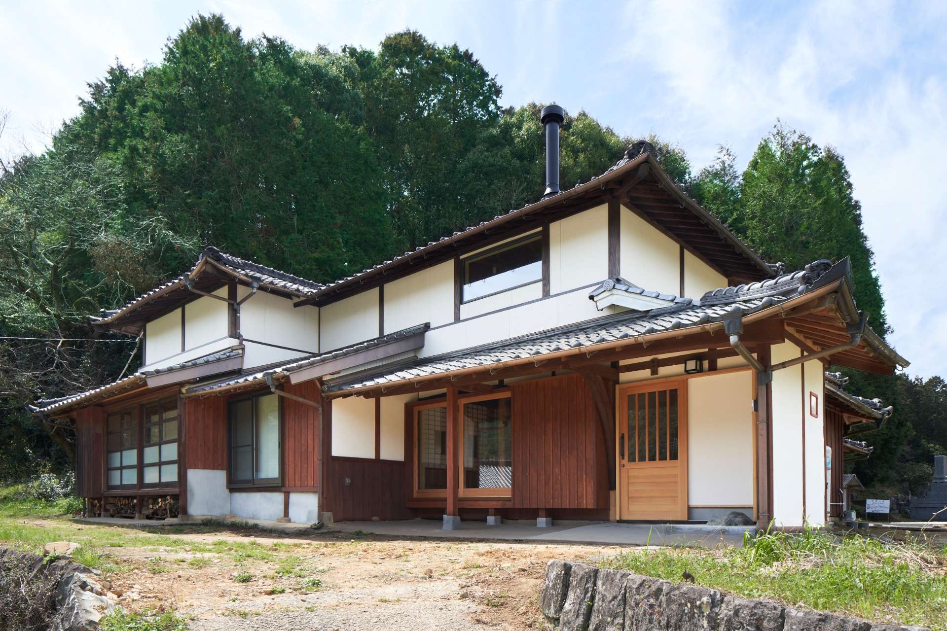 色が息づく。個性を纏った古民家