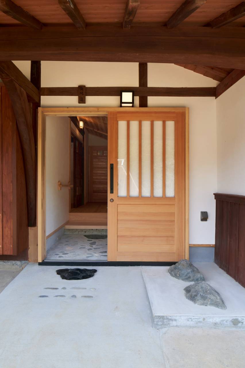 色が息づく。個性を纏った古民家